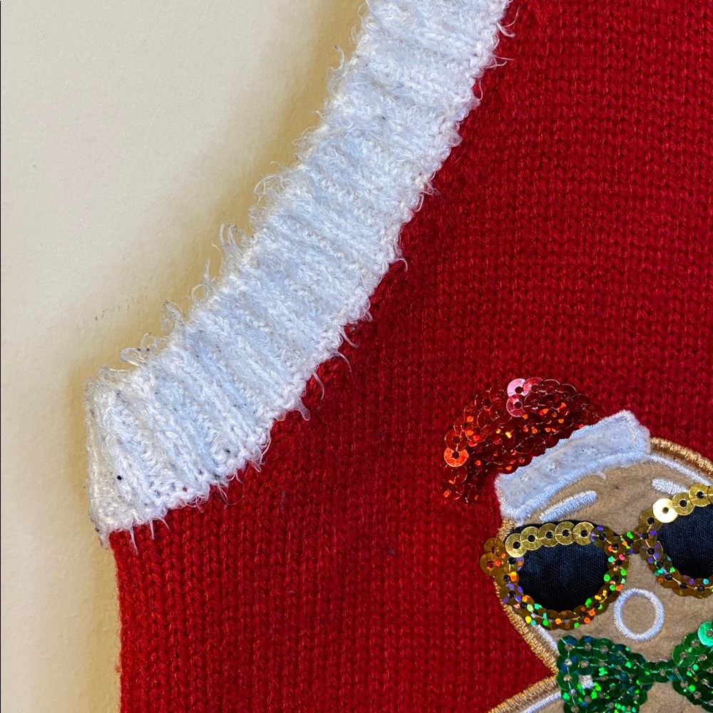 Major Label Group Holiday Red and White Vest with Gingerbread Design Size M - Picture 5 of 9
